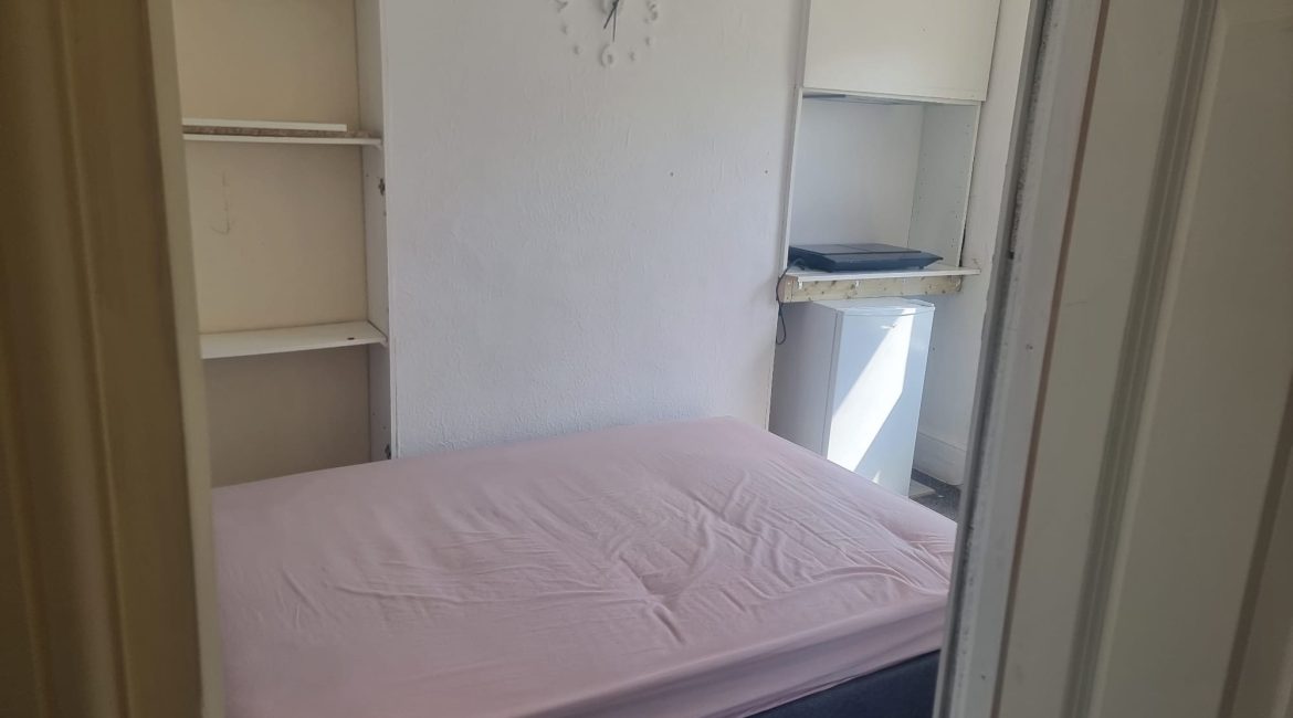 ROOM IN ROMFORD 600 PCM