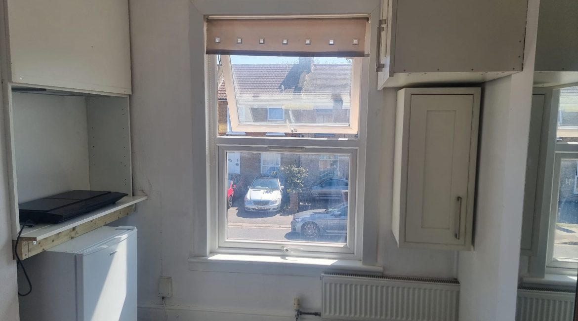 ROOM IN ROMFORD 600 PCM